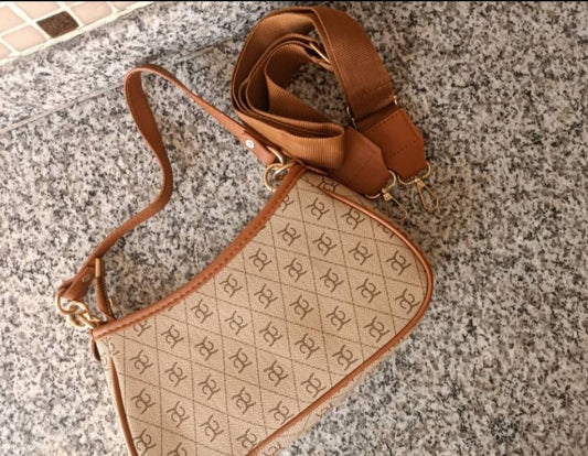 Vestraent Mencia Fermuar Kapaklı Kadın Baget Çanta